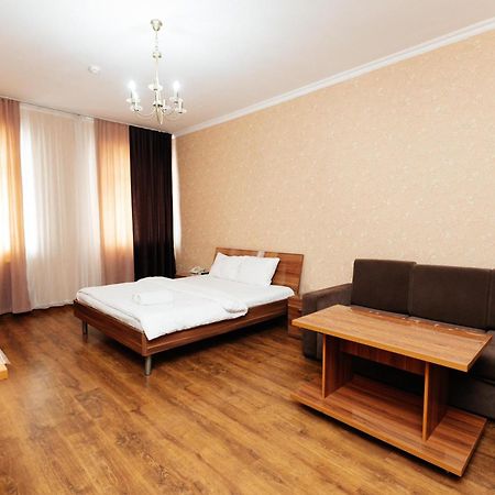 Hotel Alcazar Atyraū Esterno foto