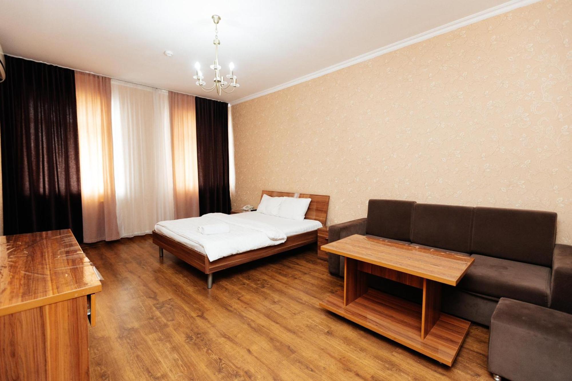 Hotel Alcazar Atyraū Esterno foto